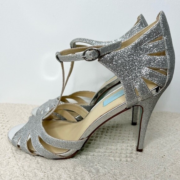 Blue by Betsey Johnson T Strap Silver Glitter Tee Heels Stiletto Sandals Bridal - Picture 5 of 12